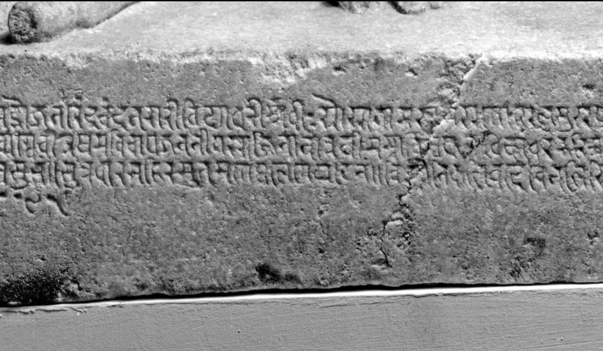 Sanskrit inscription on the Bhojashala Sarasvatī sculpture mentioning Vāgdevī, scholarly traditions, and King Bhoja’s Dhāra.